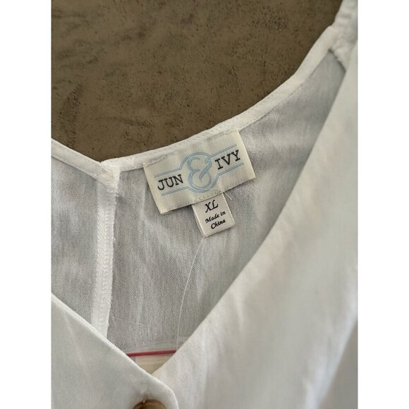 Jun & Ivy White Button Front Blouse XL Francesca’s V-Neck Short Sleeve Top NWT - Picture 4 of 10